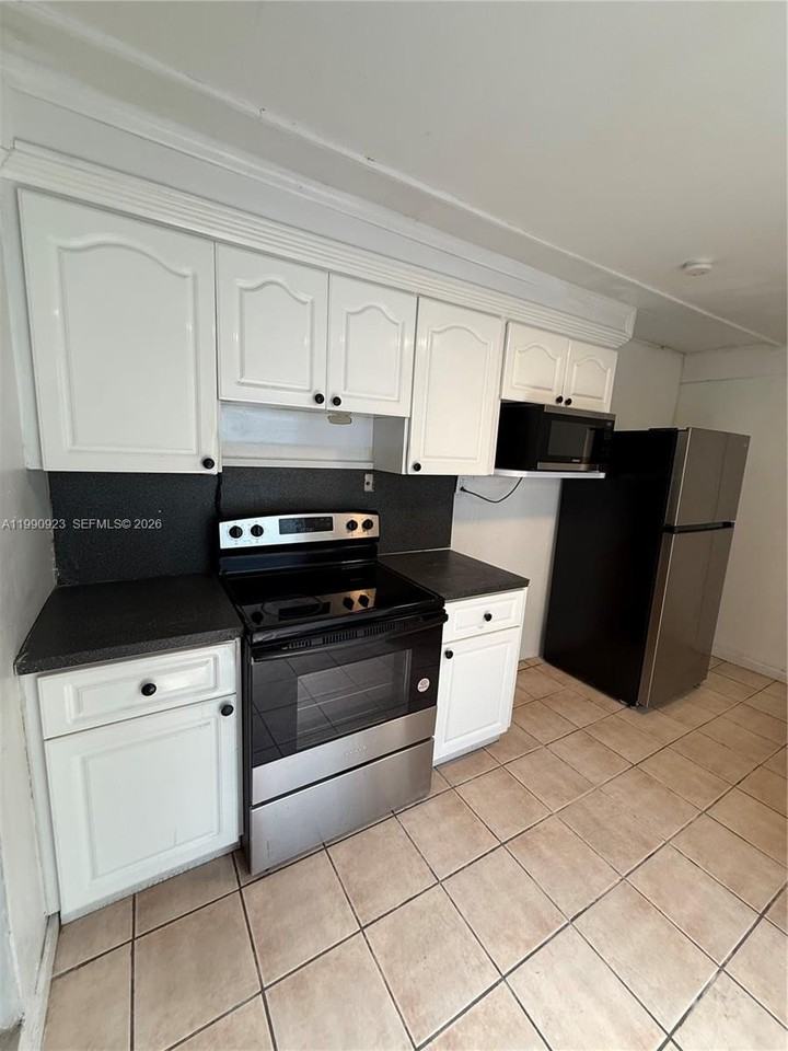 1230 Nw 180th Ter #1 - Photo 4 of 6