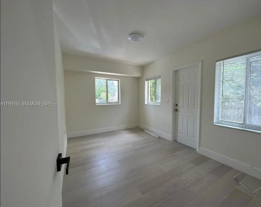 1514 Sw 6th St #4 - Photo 2 of 6