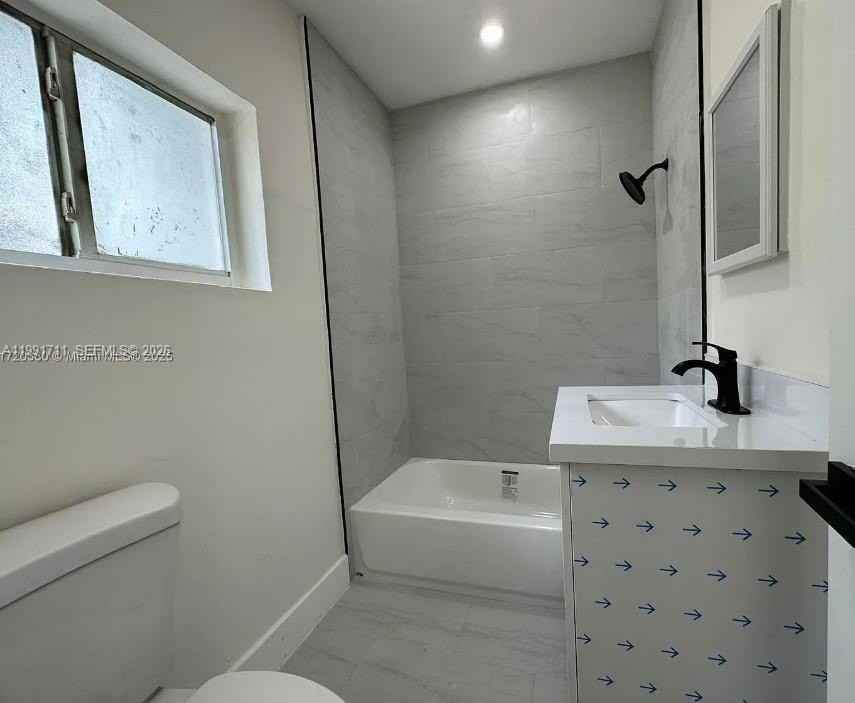1514 Sw 6th St #4 - Photo 3 of 6