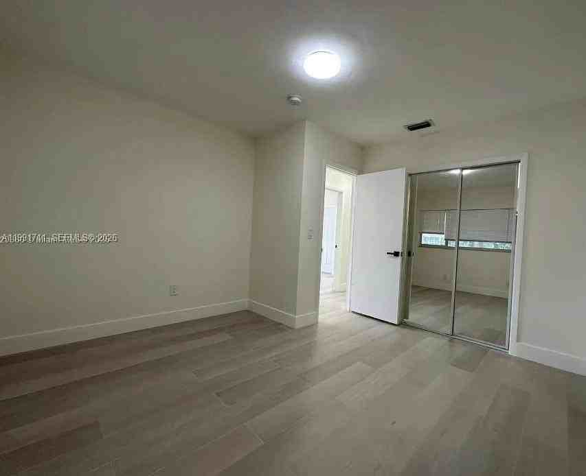 1514 Sw 6th St #4 - Photo 5 of 6