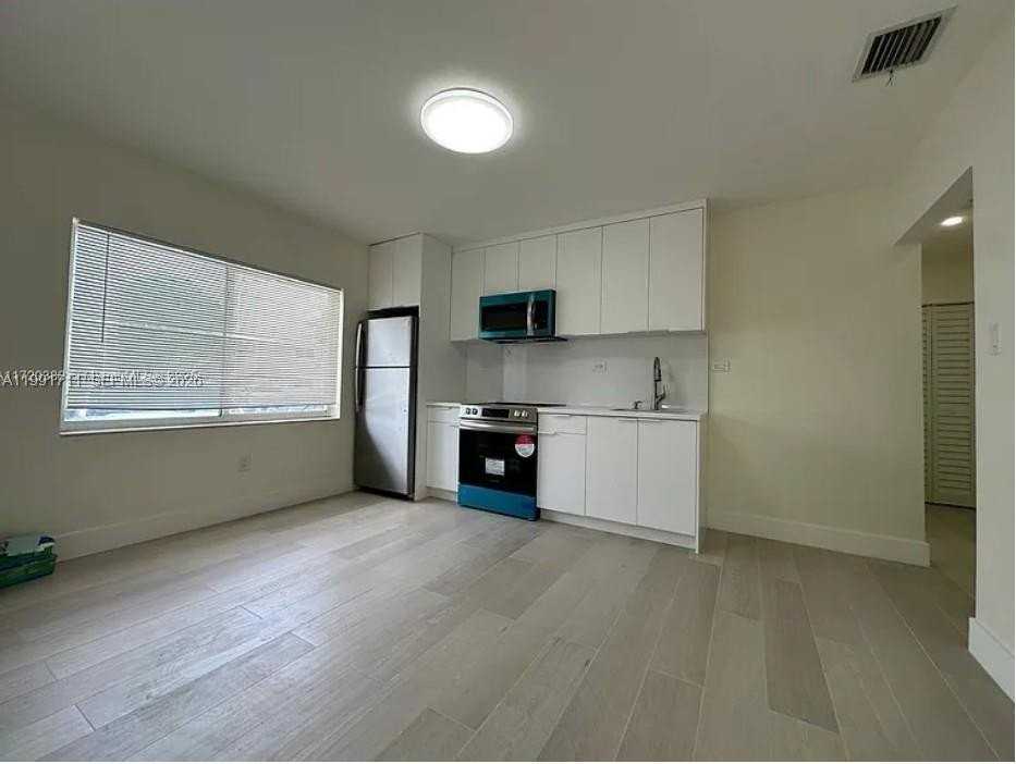 1514 Sw 6th St #4 - Photo 6 of 6