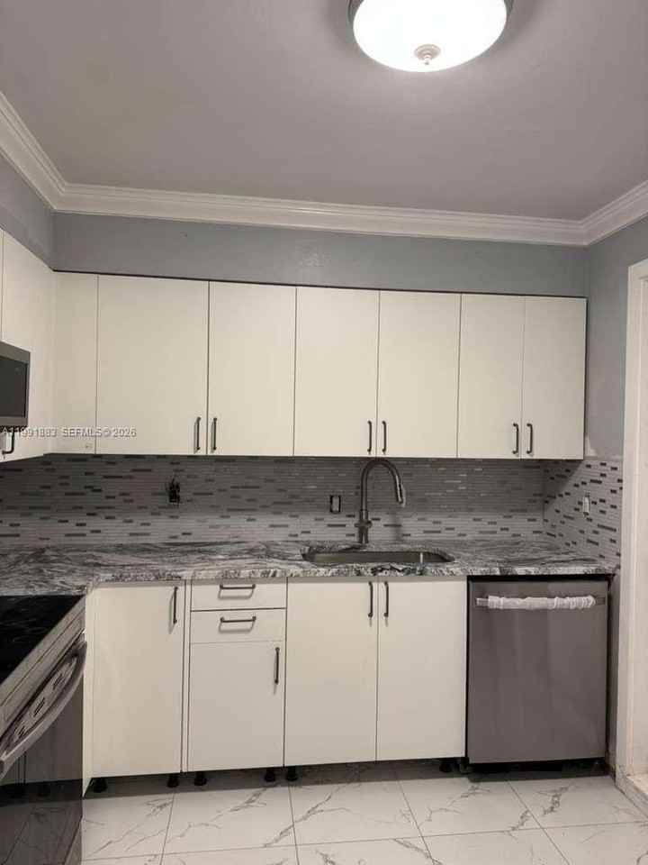 6610 Johnson St - Photo 3 of 16