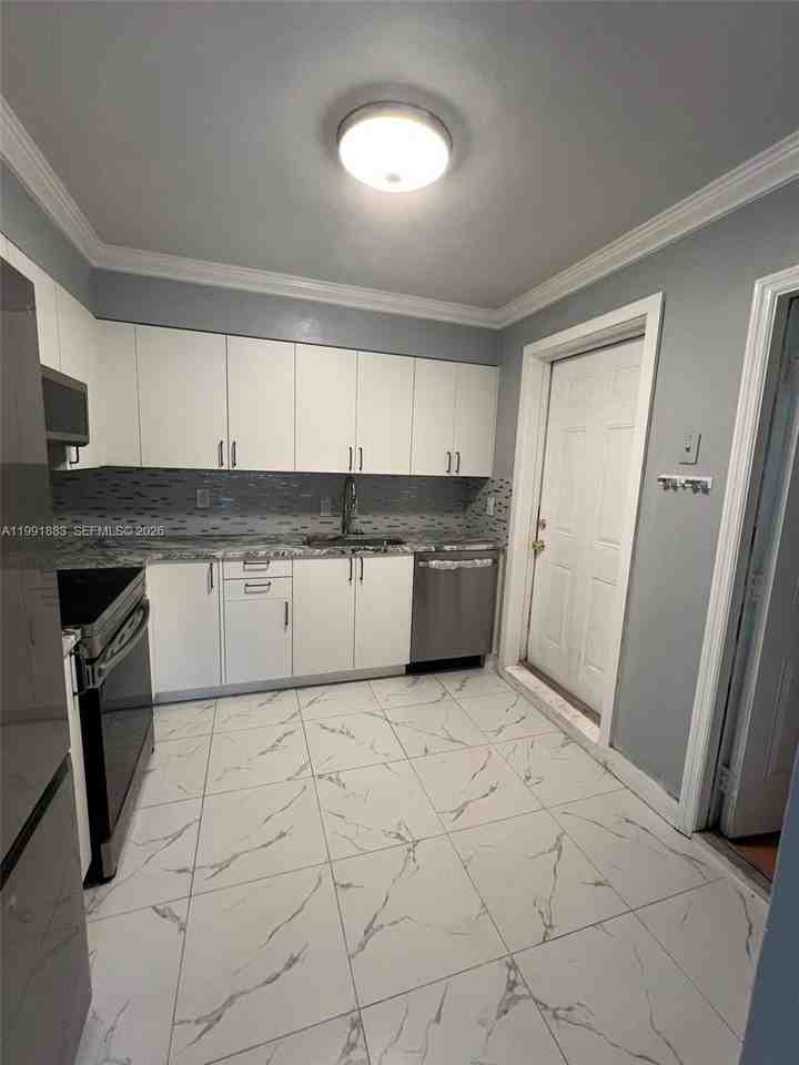 6610 Johnson St - Photo 6 of 16