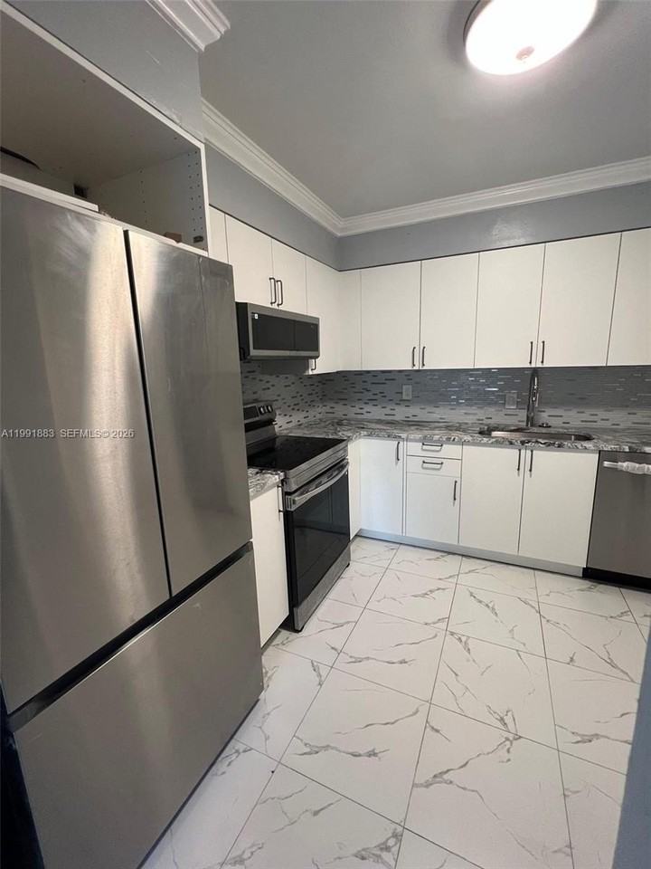 6610 Johnson St - Photo 7 of 16