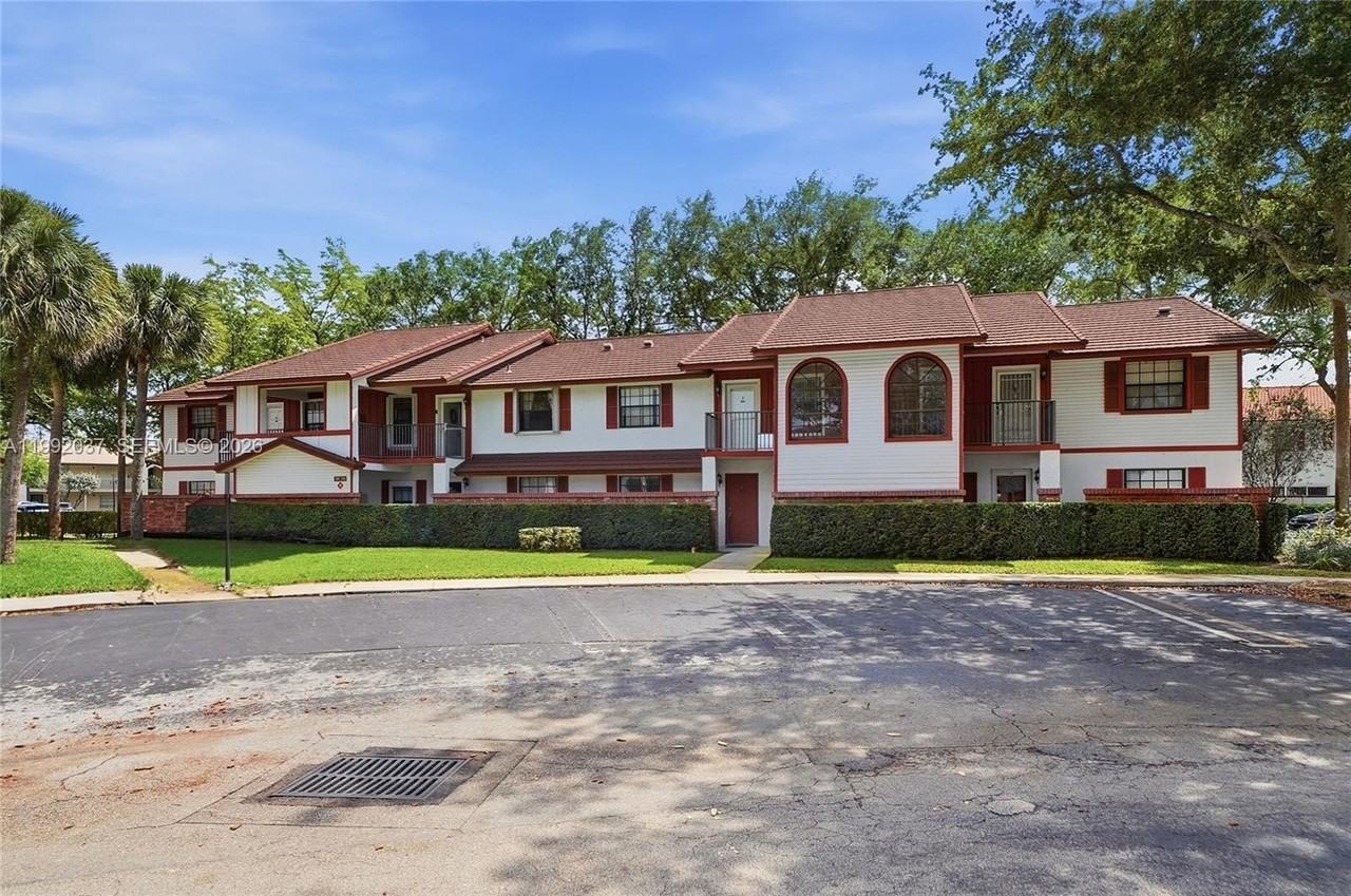 2376 Nw 89th Dr #2376 - Photo 2 of 30