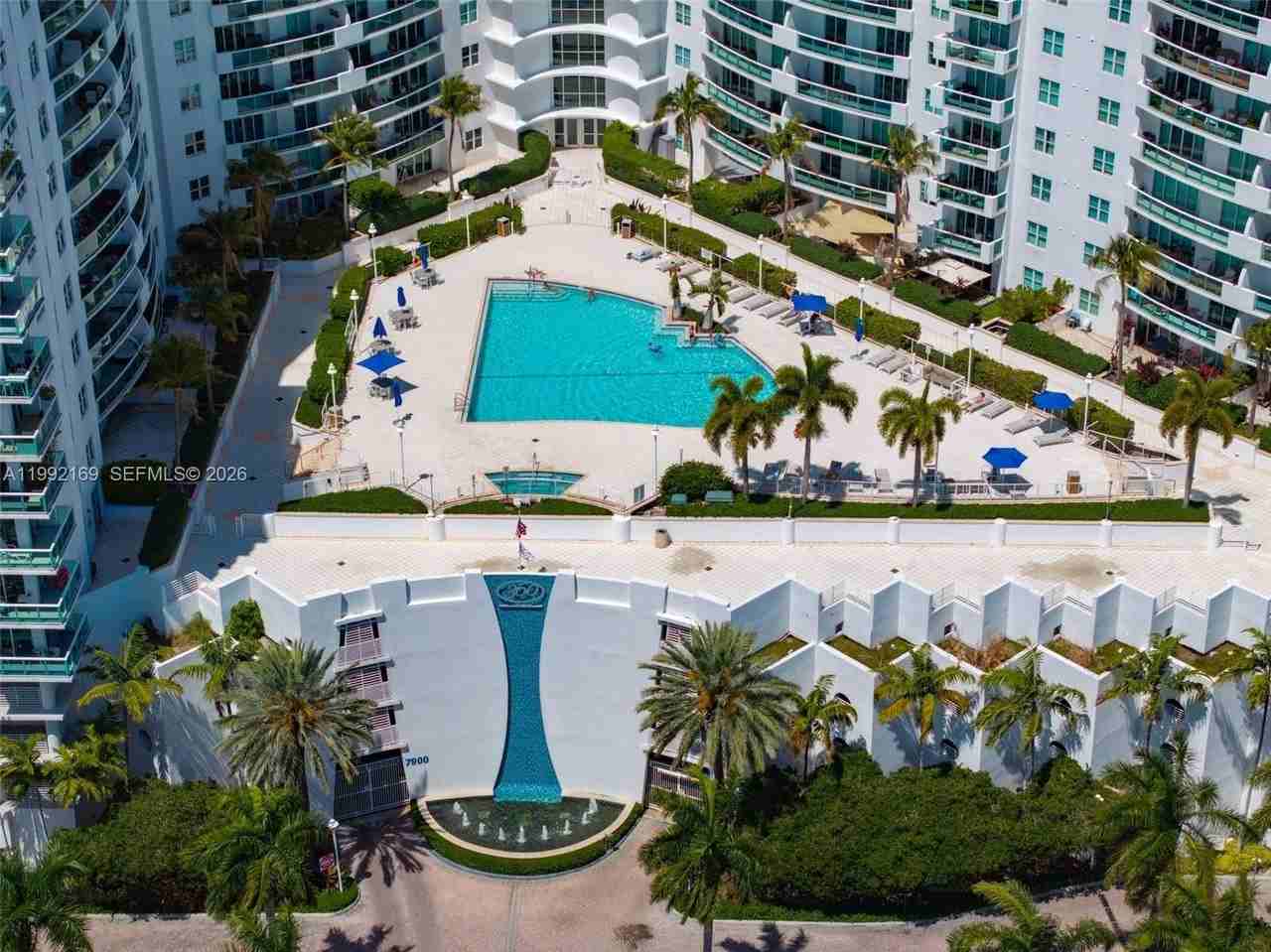 7918 Harbor Island Dr #311 - Photo 5 of 31