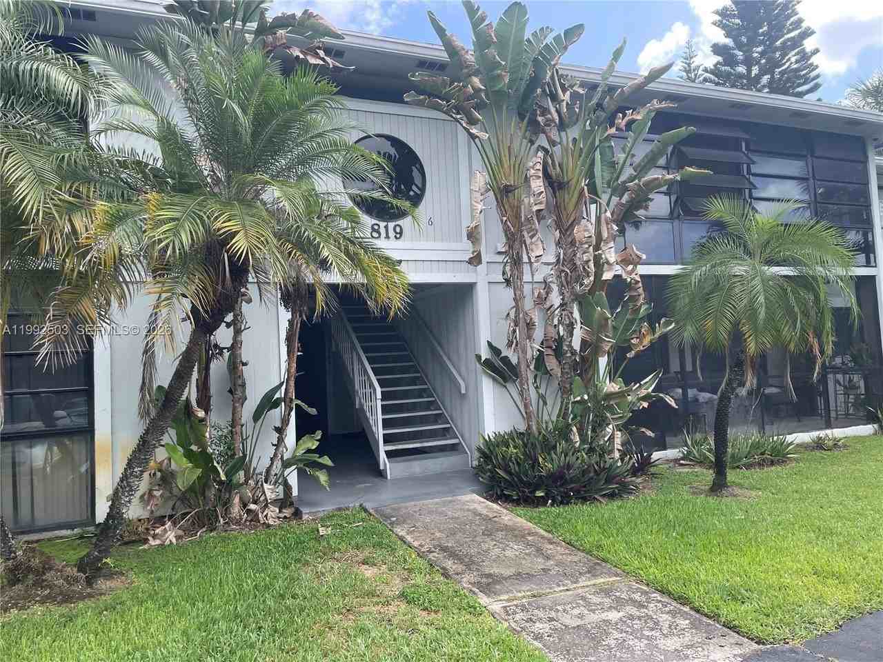 819 Ne 199th St #6-205 - Photo 2 of 26