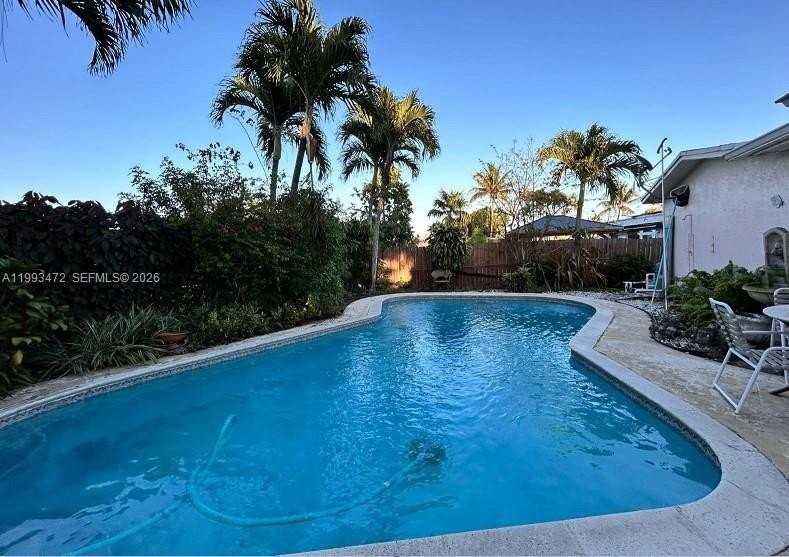 6603 Sw 10th Ct #0 - Photo 3 of 3