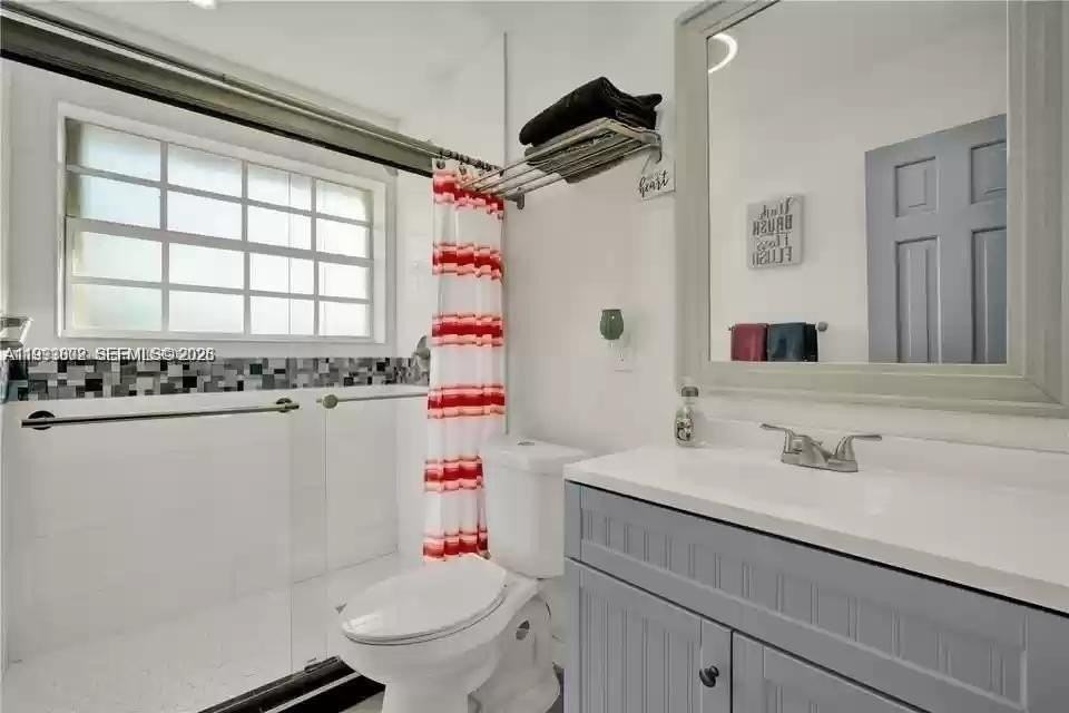 18441 Sw 238th St - Photo 4 of 12