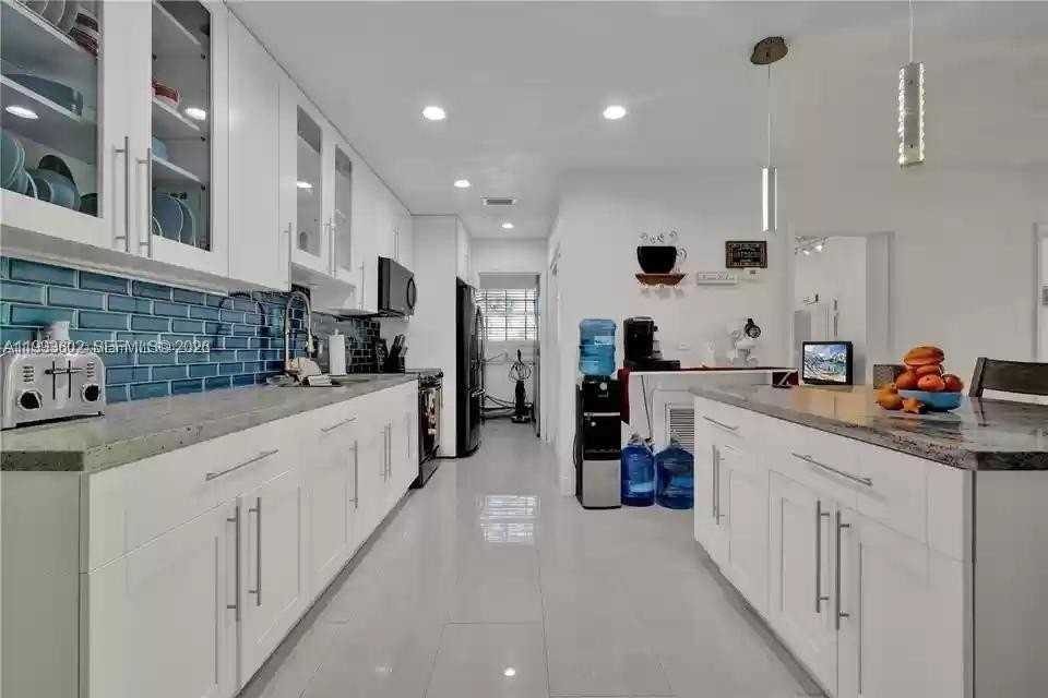 18441 Sw 238th St - Photo 6 of 12