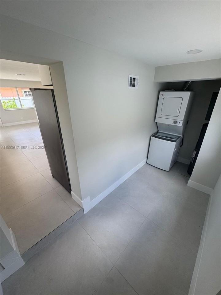 850 Nw 109th St #850 - Photo 5 of 12