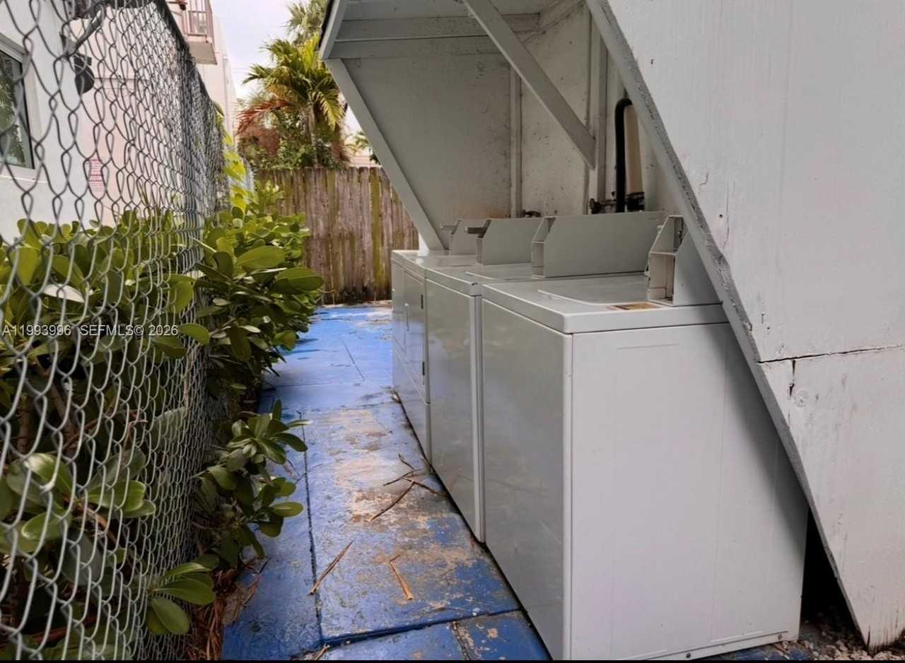 7717 Byron Ave #9 - Photo 4 of 14