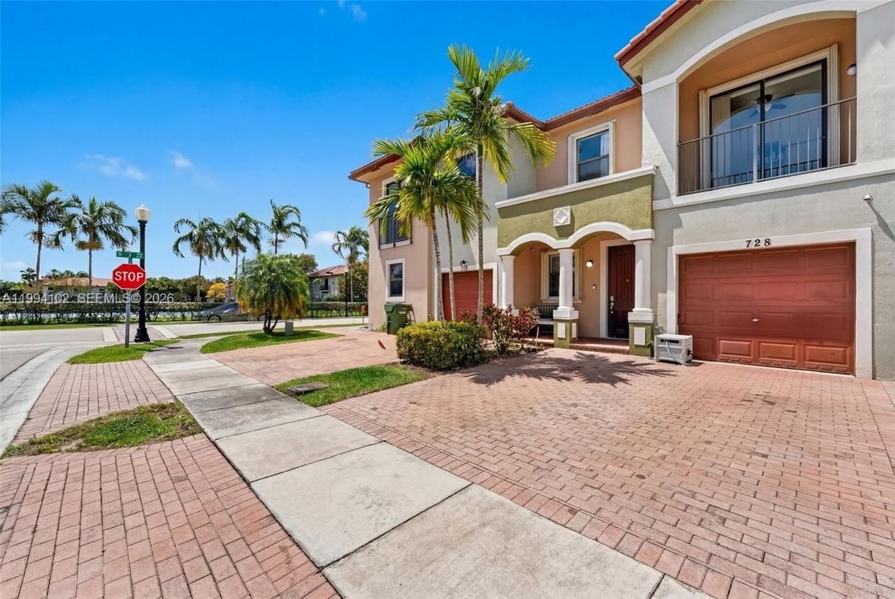 728 Ne 34th Ave #0 - Photo 2 of 29