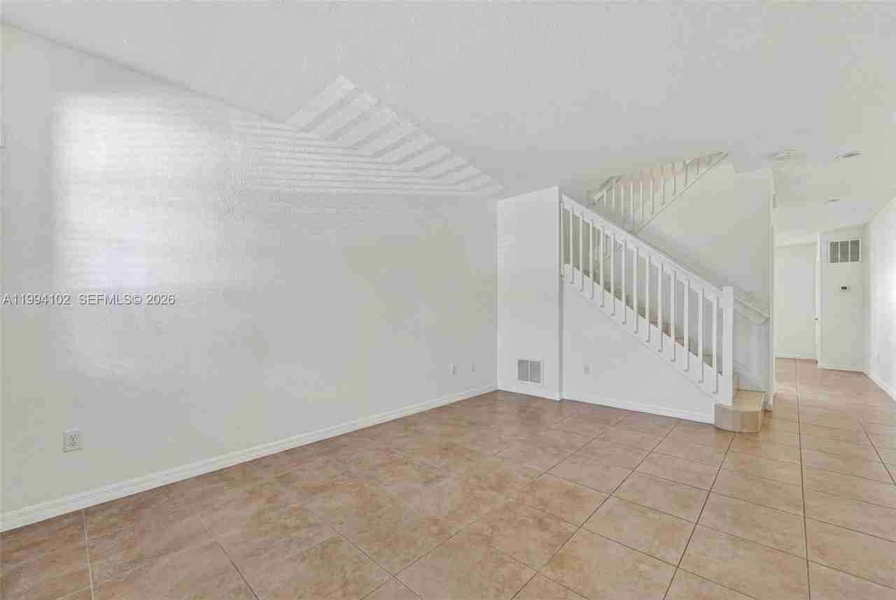 728 Ne 34th Ave #0 - Photo 3 of 29