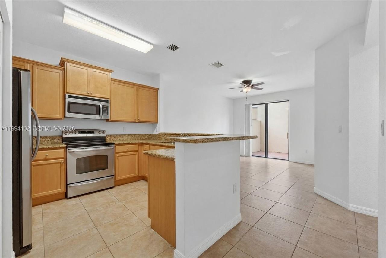 728 Ne 34th Ave #0 - Photo 7 of 29