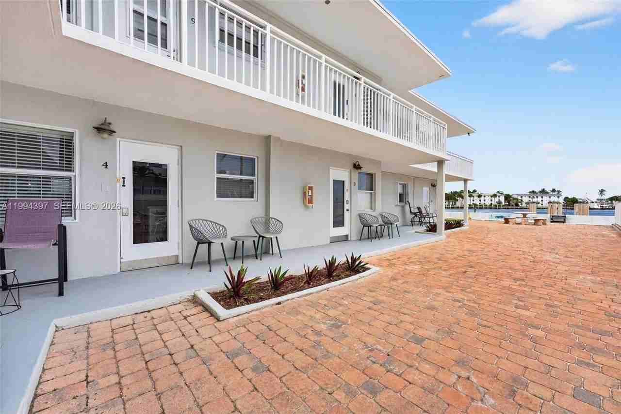 2508 Bay Dr #4 - Photo 3 of 13