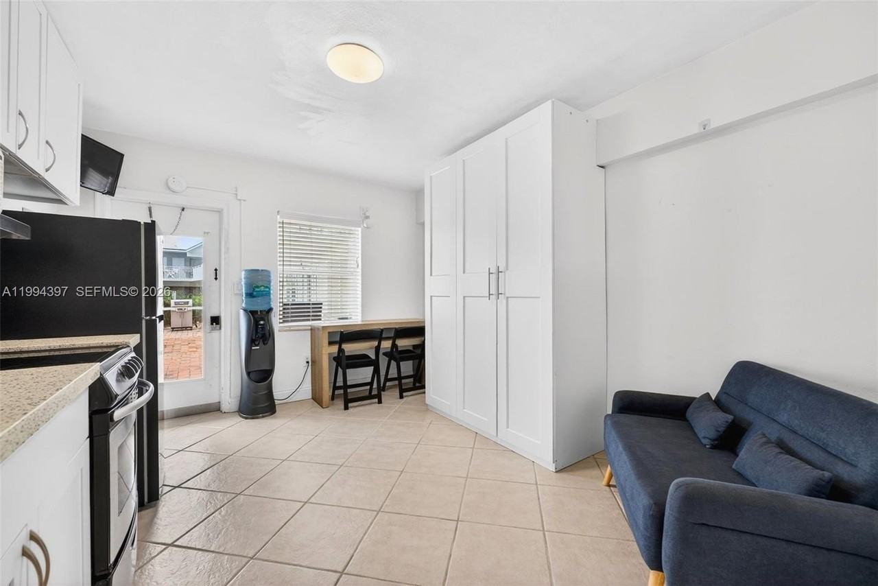 2508 Bay Dr #4 - Photo 5 of 13