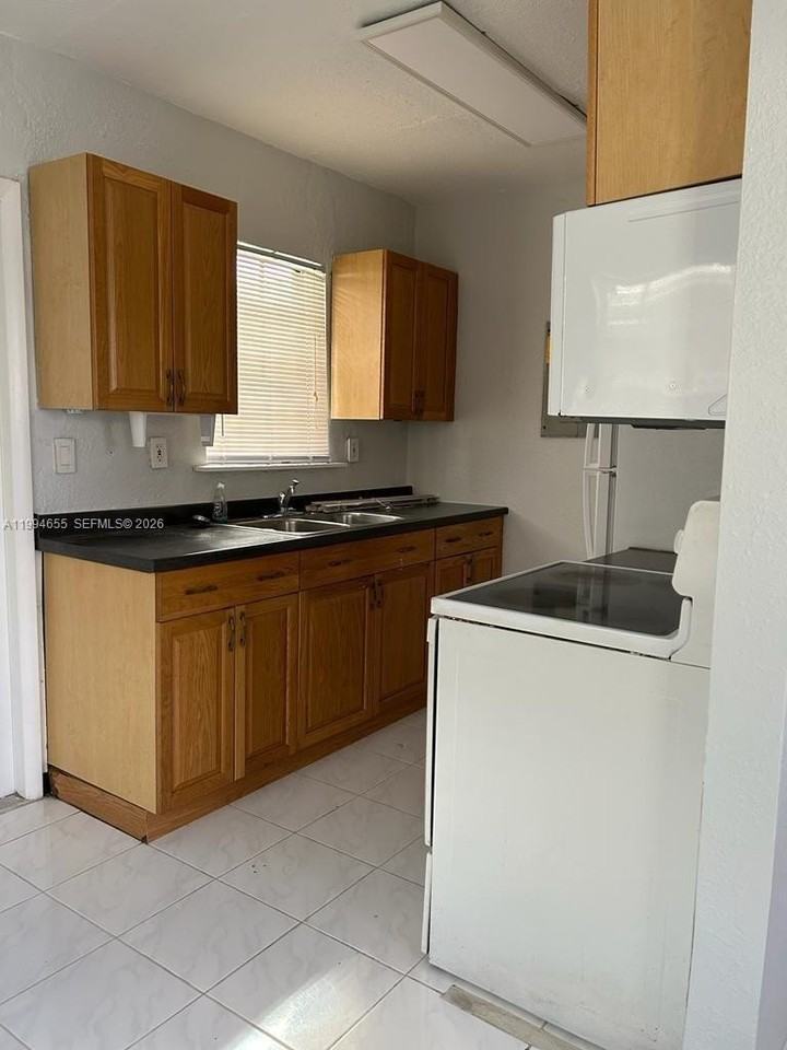 14735 Sw 107th Ave - Photo 3 of 9