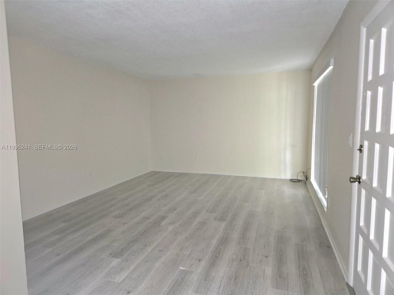 10784 N Kendall Dr #D4 - Photo 5 of 12