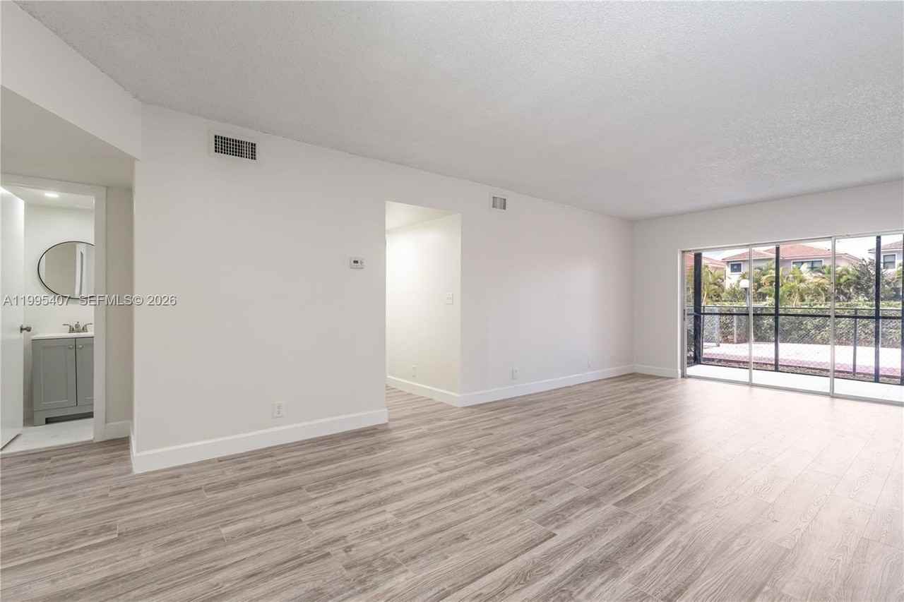 8705 Nw 38th Dr #3A - Photo 6 of 24