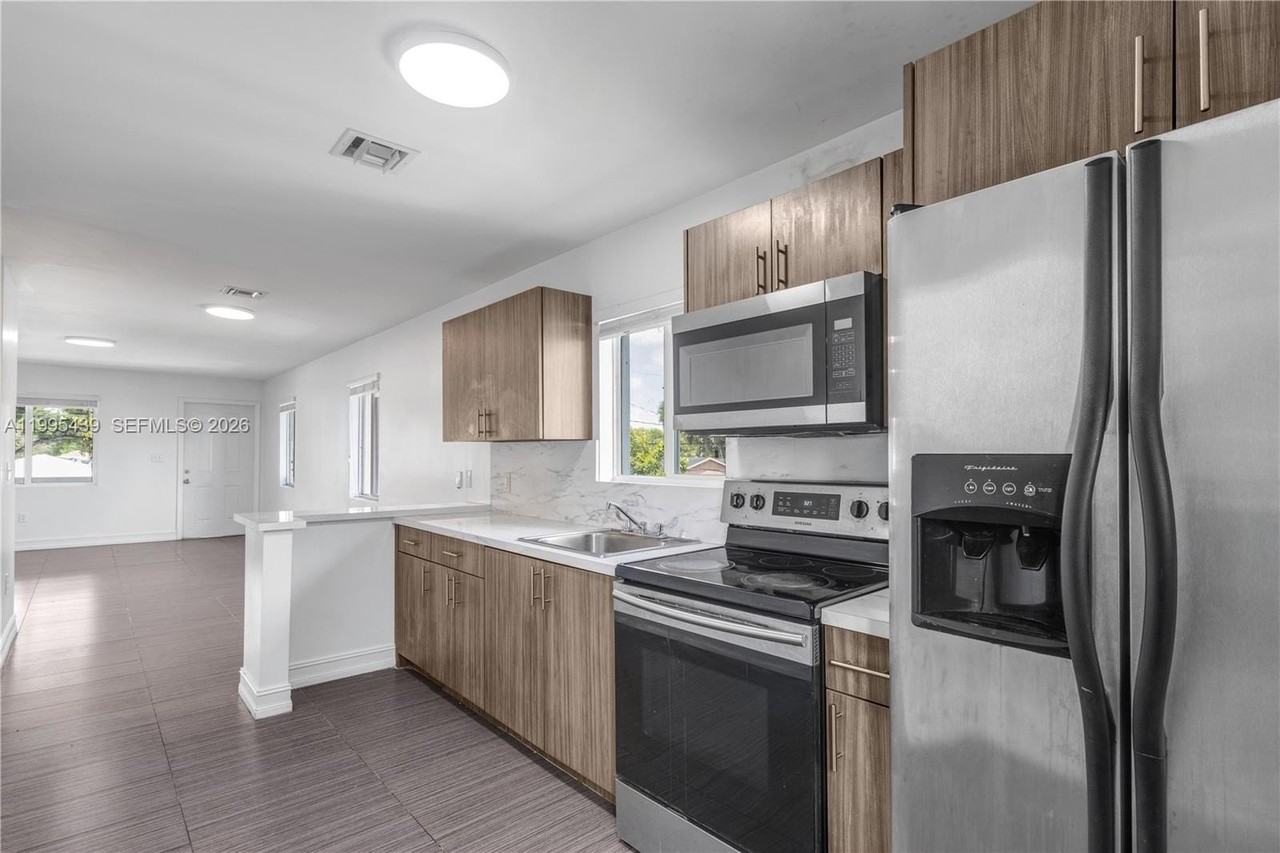 2132 Nw 47th St #2132 - Photo 4 of 26