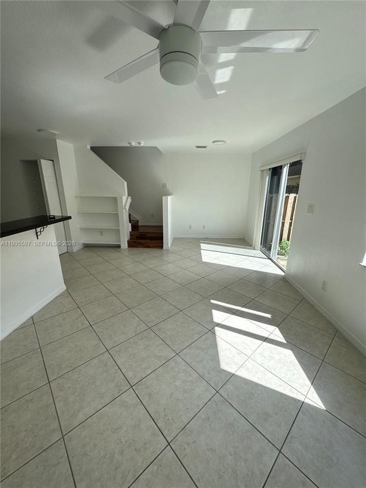 324 Ne 3rd St #D - Photo 7 of 36