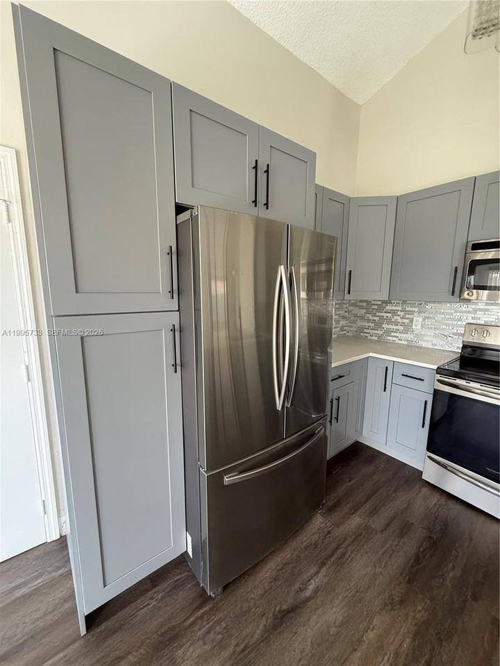 8419 Garden Gate Pl - Photo 7 of 17