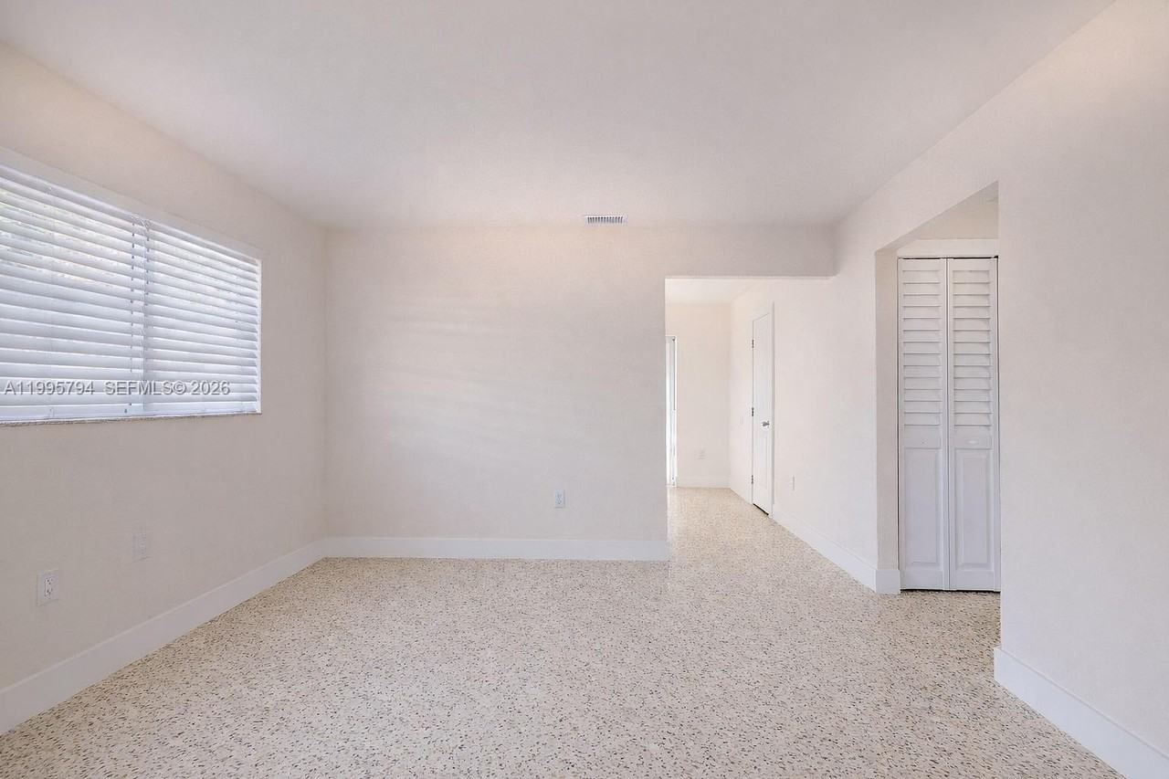 2436 Nw 11th St #2436 - Photo 5 of 39