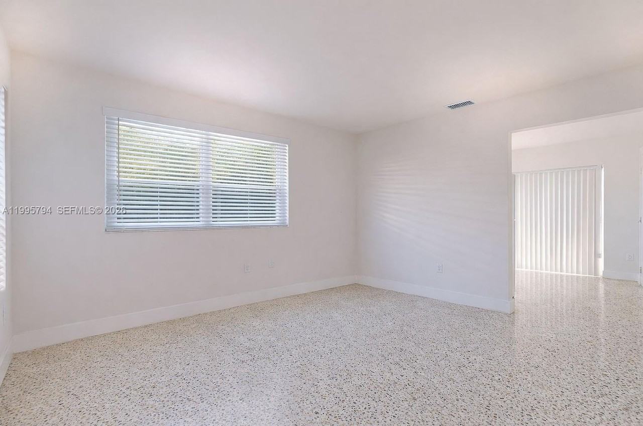 2436 Nw 11th St #2436 - Photo 6 of 39