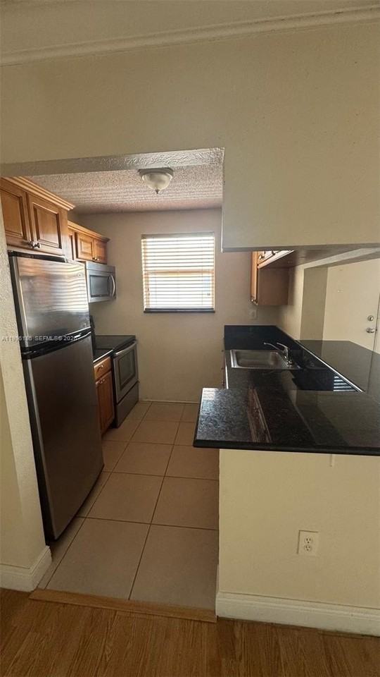 2441 Sw 31st Ave #303 - Photo 4 of 21