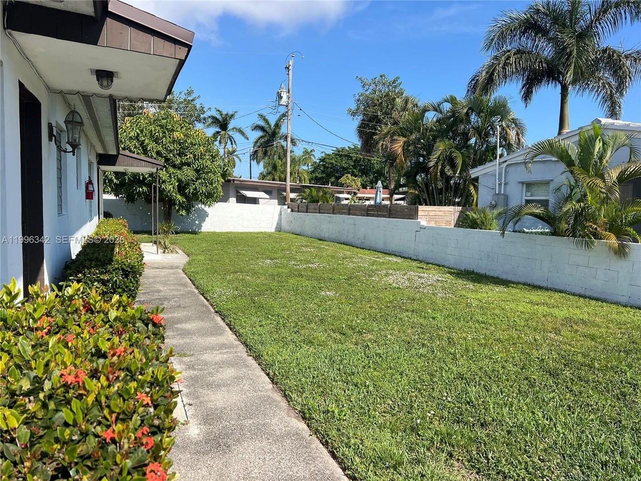 809 Ne 2nd St #2 - Photo 2 of 8