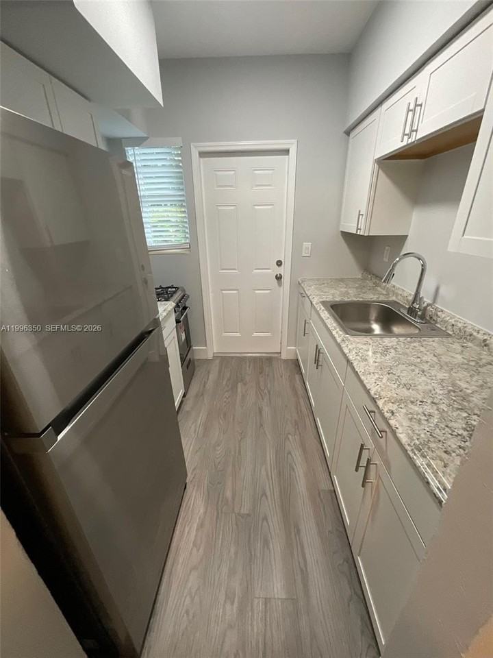 1026 Pennsylvania Ave #2 - Photo 4 of 16