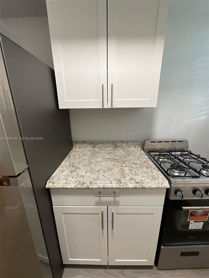 1026 Pennsylvania Ave #2 - Photo 6 of 16