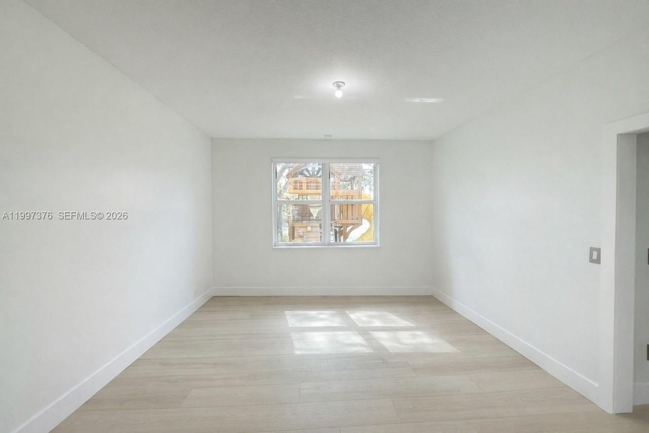 3821 Sw 167th Ave - Photo 5 of 24