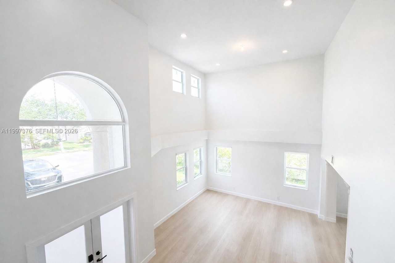 3821 Sw 167th Ave - Photo 6 of 24