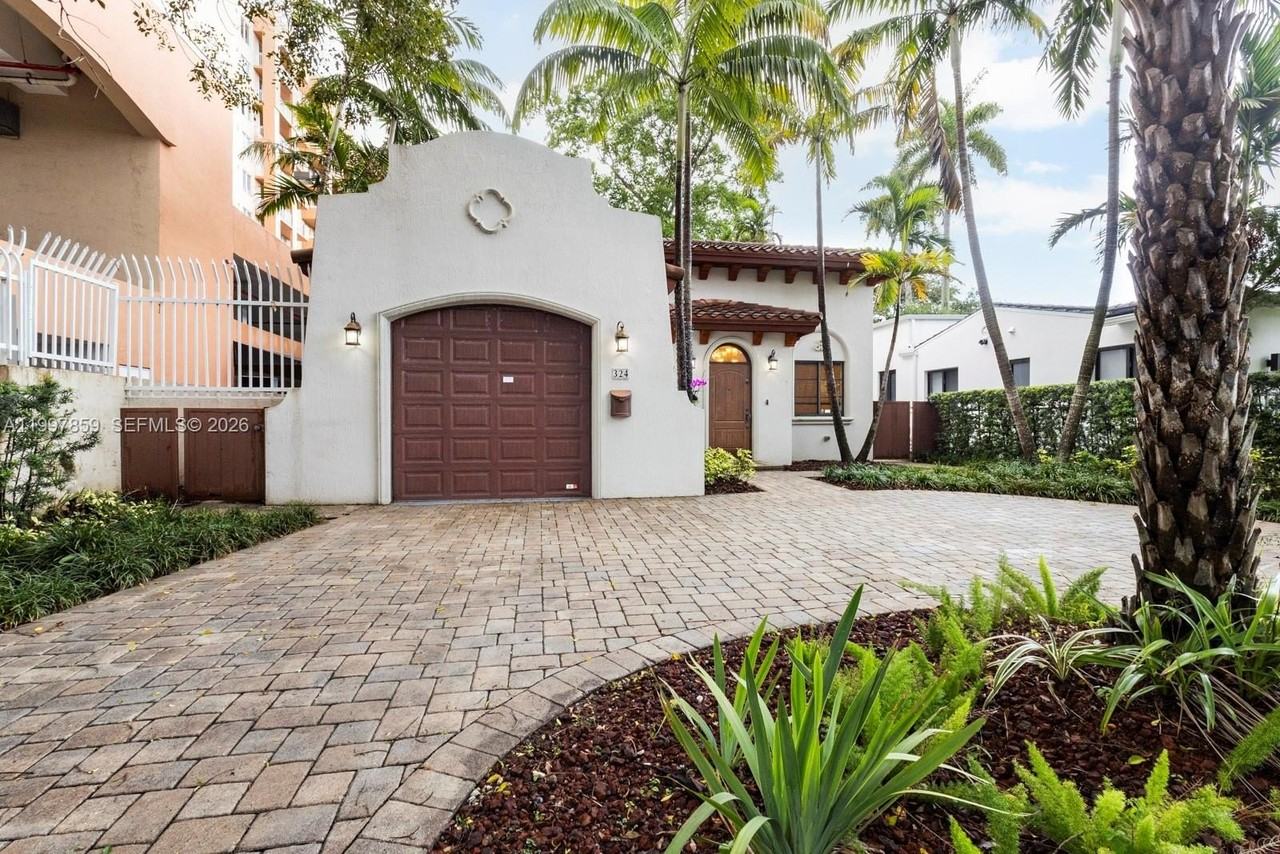 324 Sw 30th Rd - Photo 2 of 26