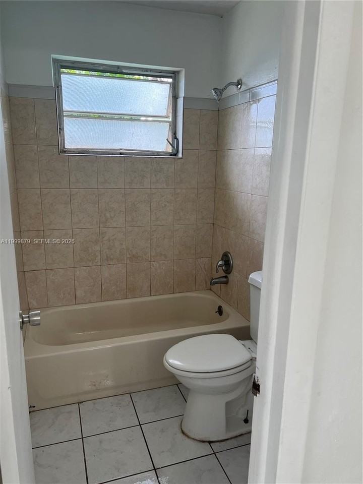 6328 Pierce St #0 - Photo 5 of 10