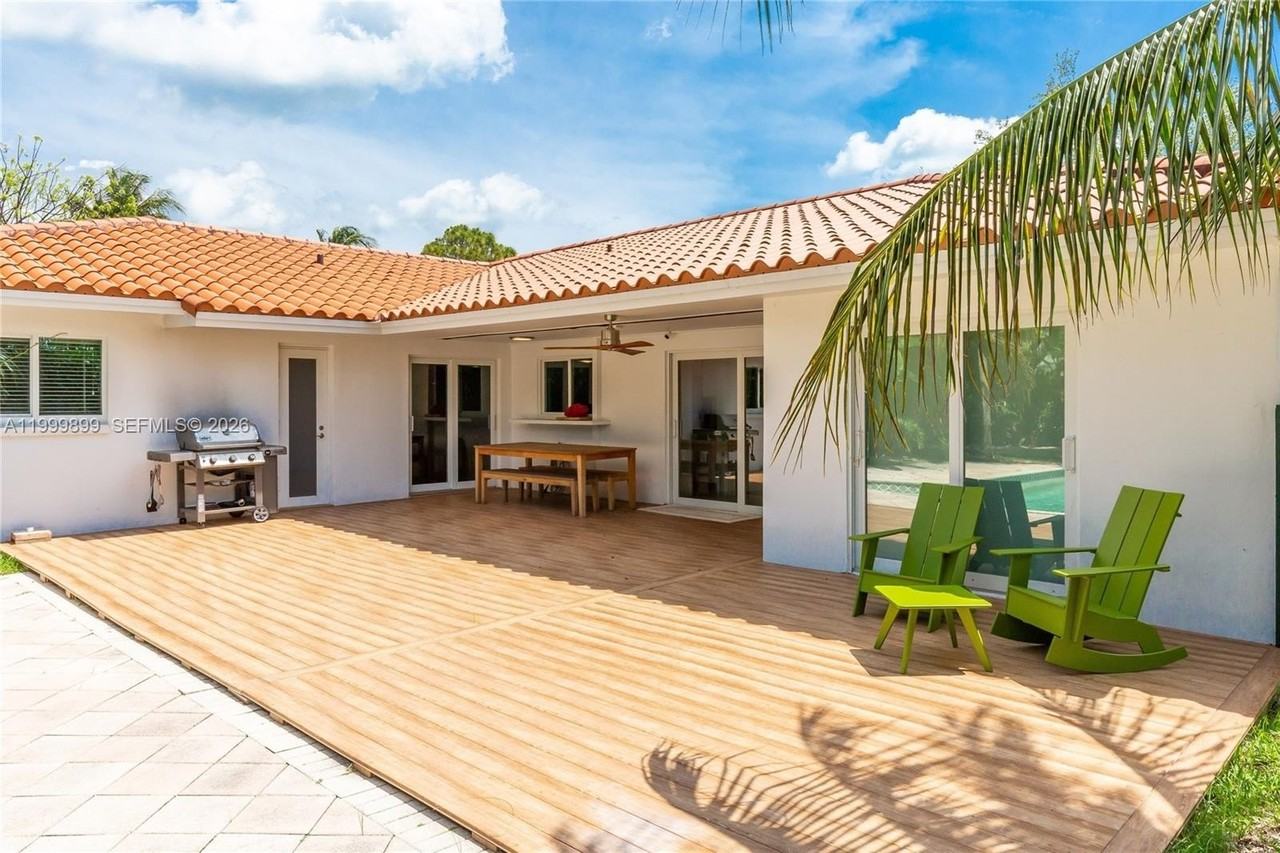 14610 Tarpon Dr - Photo 2 of 40