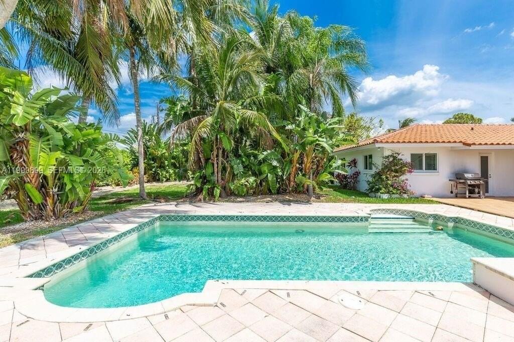 14610 Tarpon Dr - Photo 4 of 40