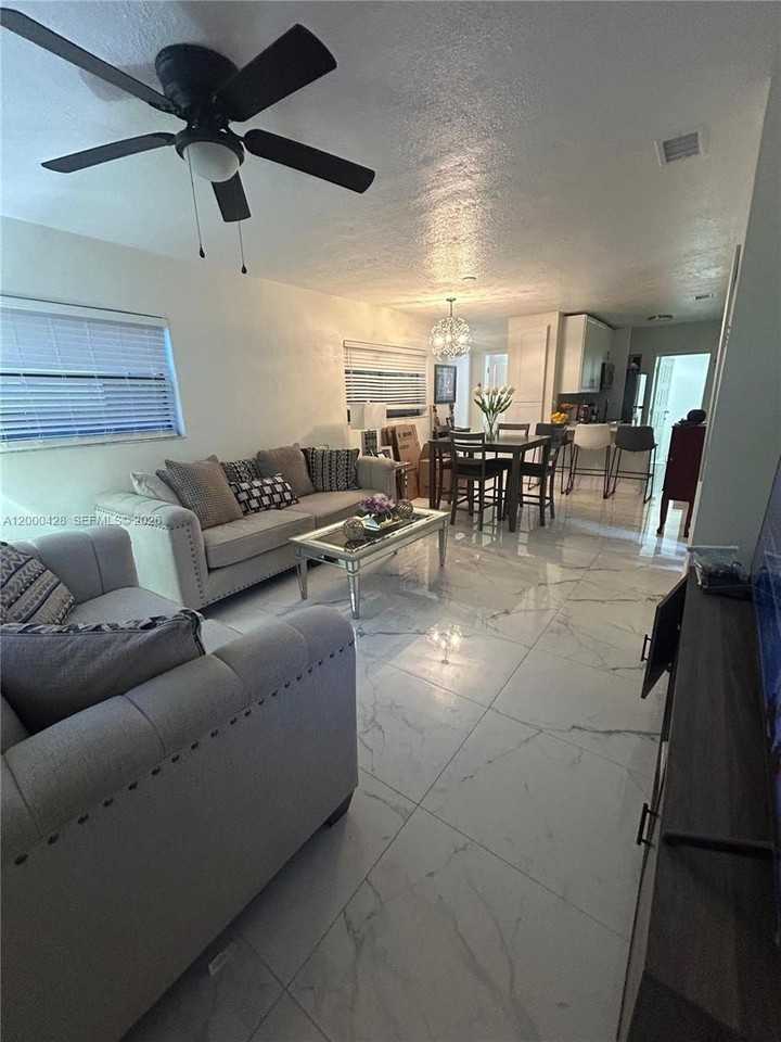 400 N 60th Way #A - Photo 2 of 8