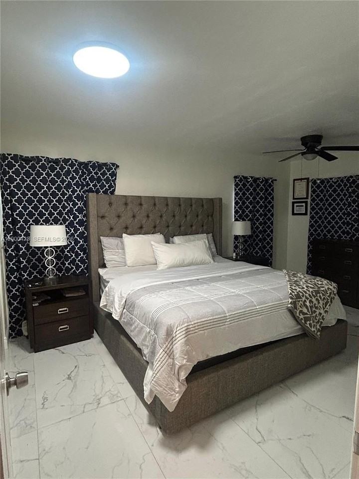 400 N 60th Way #A - Photo 5 of 8