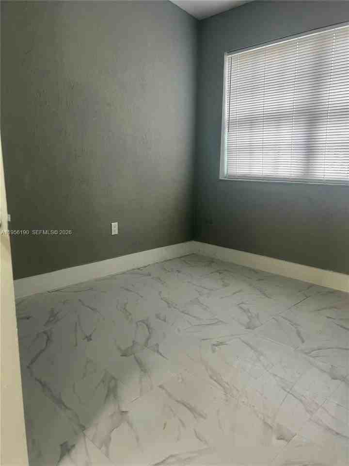 3720 Southwest 32 Avenue - Photo 3 of 10