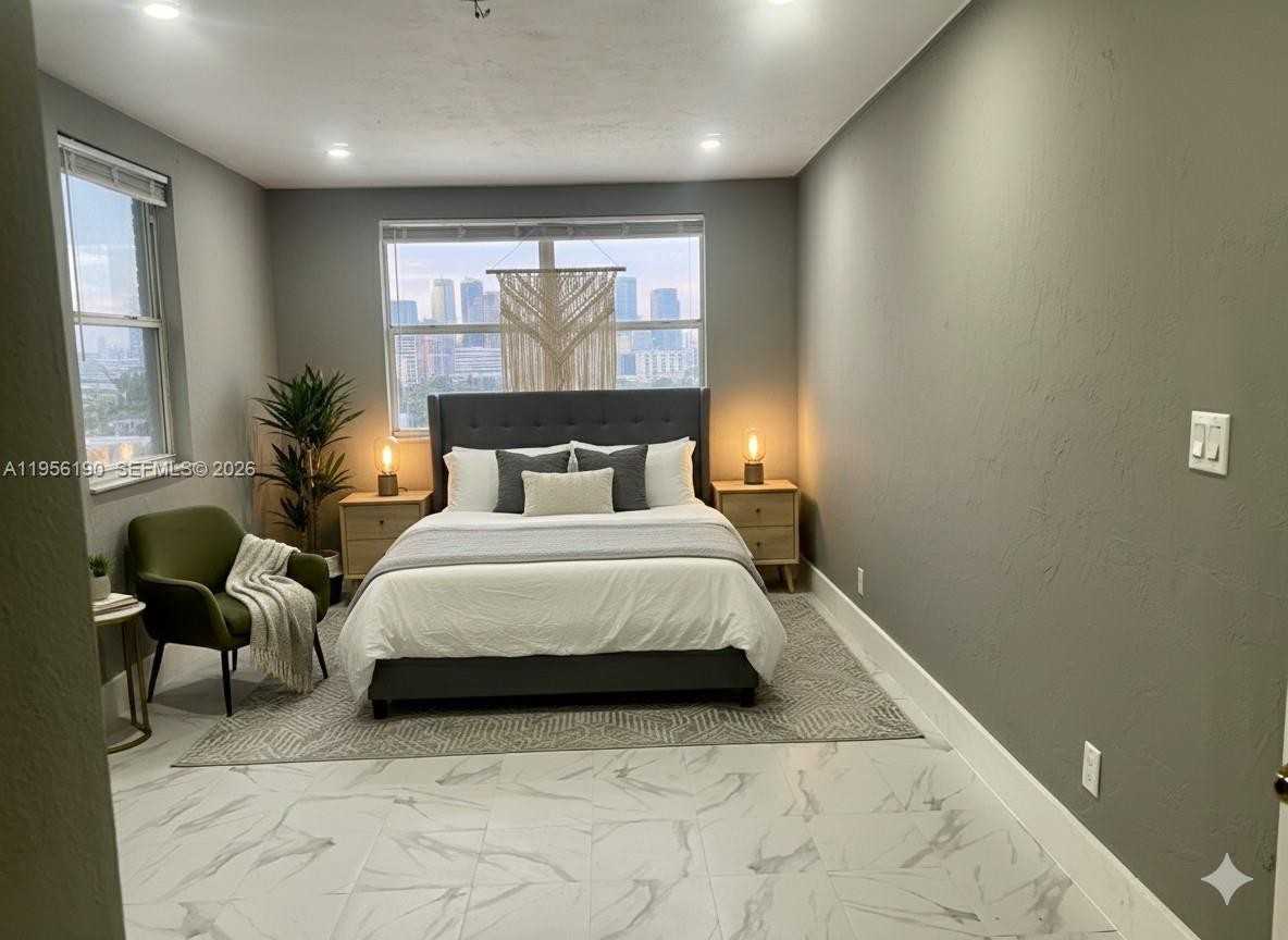 3720 Southwest 32 Avenue - Photo 7 of 10