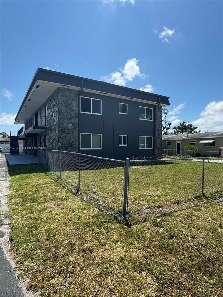 4850 Sw 26th Ave #1-6 - Photo 4 of 7