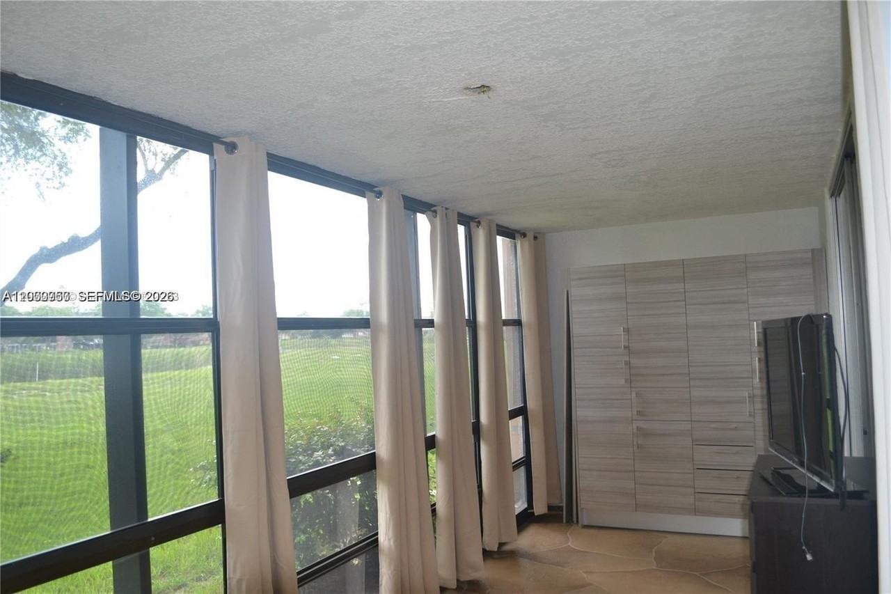 480 Nw 76th Ave #105 - Photo 4 of 10