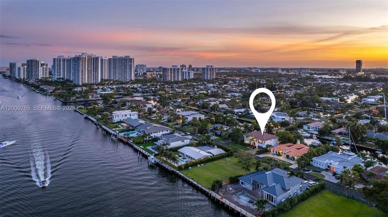 552 Palm Dr - Photo 2 of 50