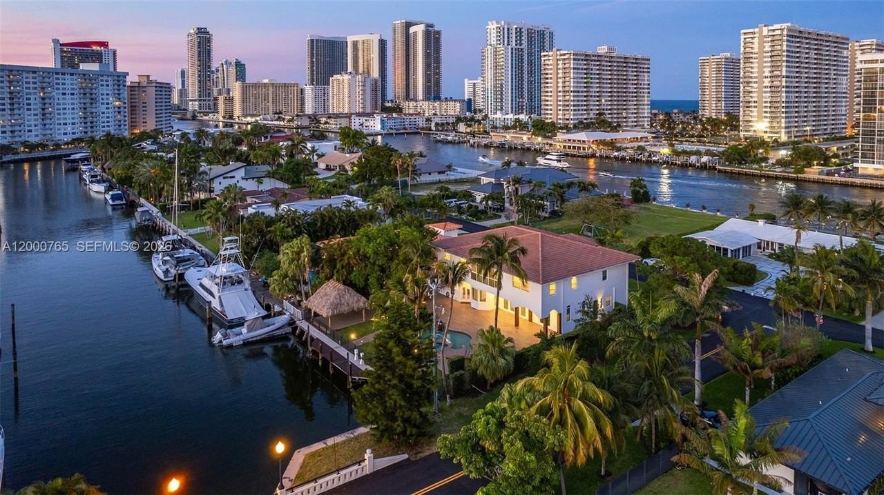 552 Palm Dr - Photo 5 of 50