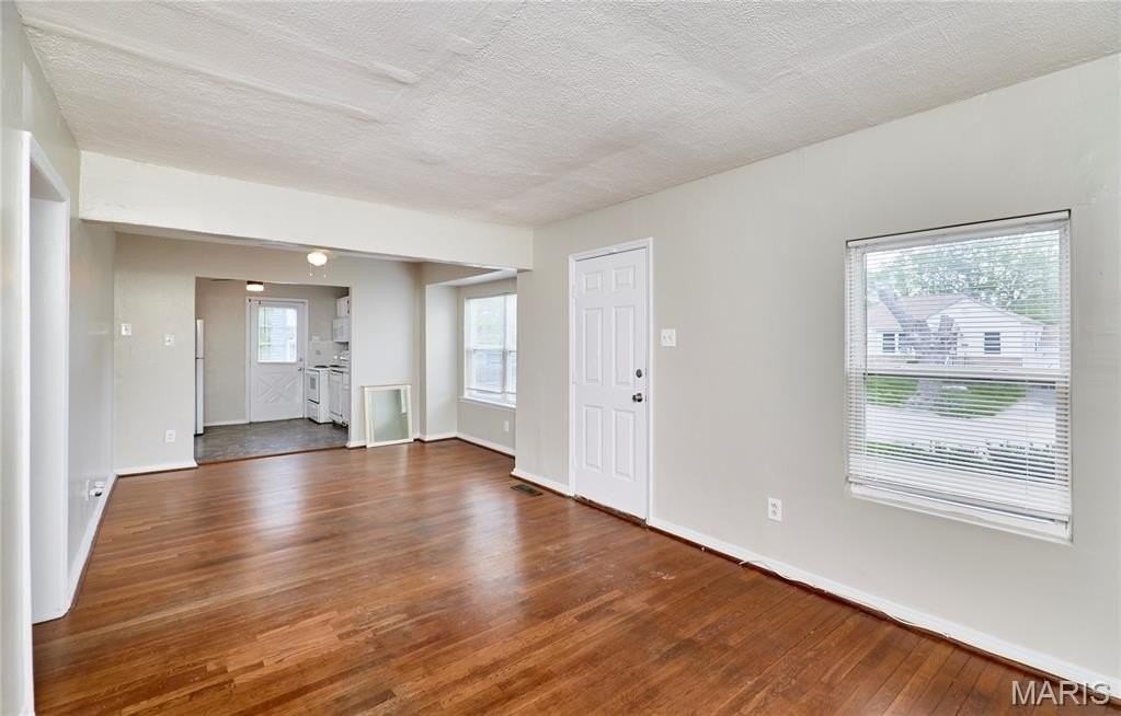 10214 Saint Anthony Ln - Photo 5 of 18