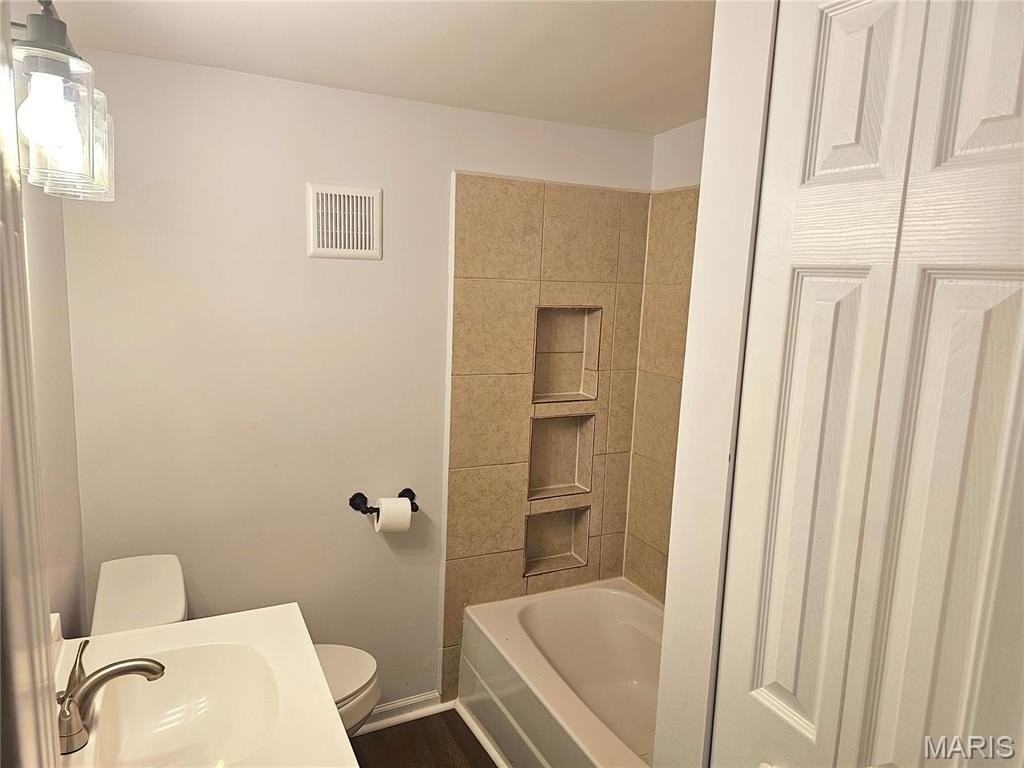 939 Green Mount Ln - Photo 3 of 10