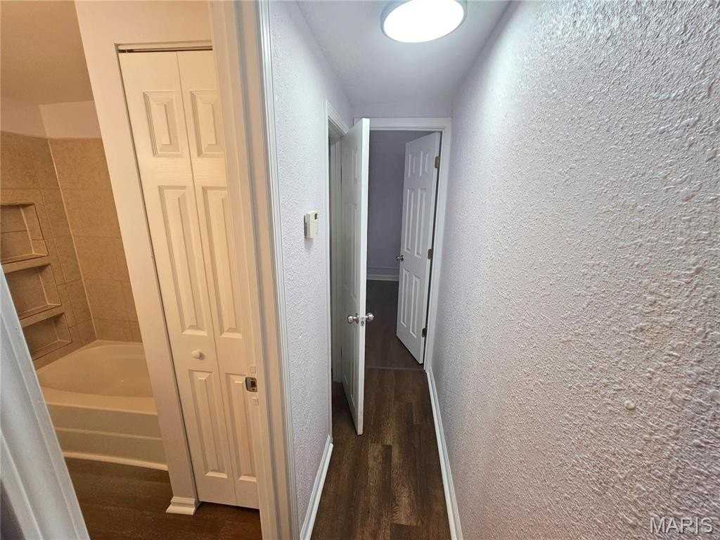 939 Green Mount Ln - Photo 5 of 10